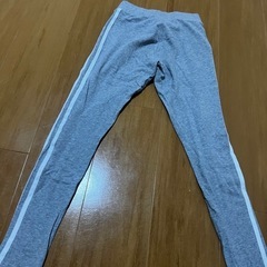 adidasグレーレギンス③の画像