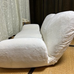 ニトリ　肘付きローソファ ふっくらパン シュガー (WH) の画像