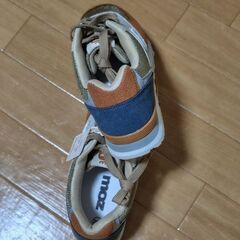 モズ　スニーカーの画像