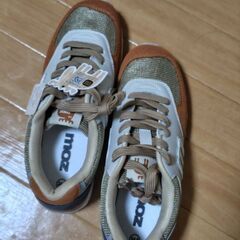 モズ　スニーカー