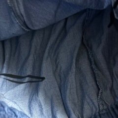 青色の軽いジーンズの画像