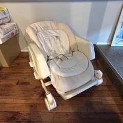 コンビ　エンジョイミーラック　ベビーチェア　手動式　テーブル付 の画像