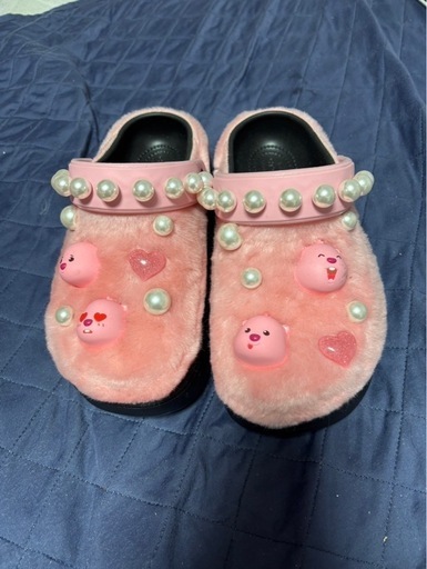 ファー素材のピンクのクロックス新品、未使用品