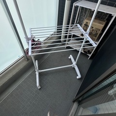 洗濯室内物干し スタンド　ホワイトの画像