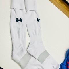 Under Armourのホワイトサッカーソックス