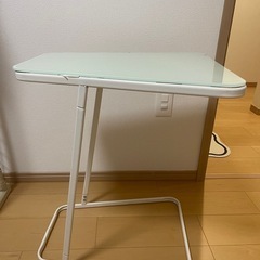 値下げしました。ガラスサイドテーブルの画像