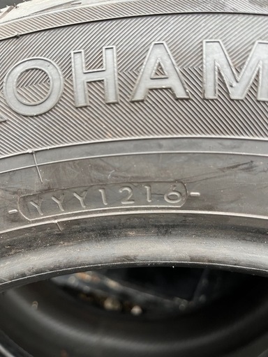 225/60R18 ヨコハマ　ブルーアース
