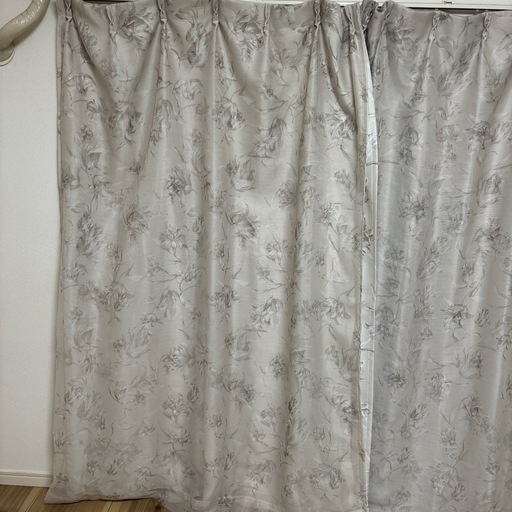 花柄のシースルーつきカーテン