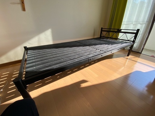 パイプベッド（コンセント付き）