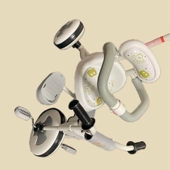 【外で未使用】ディズニー トライクピュア 三輪車（ホワイト）かじとり おしゃれ トイザらス限定の画像