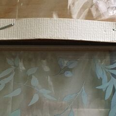  🌲🌿💚❤️・オブジェなのか不明なモノ葉っぱ🌿印刷の絵がある写真たてフォトフレームとも言えそうに無い不明なモノの画像