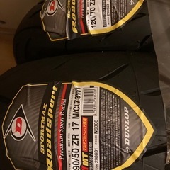 バイク用タイヤフロント、リア、セットの画像