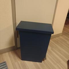 ゴミ箱足で開きます