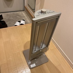 日立カーボンヒーターの画像