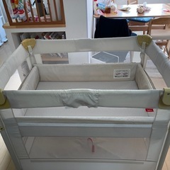 【お話中】折りたたみ式ベビーベッドの画像