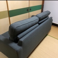 【値下げ】3人掛け　布張りソファの画像