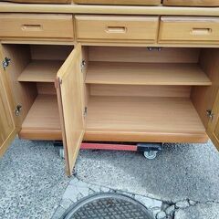 正面パイン材　曲面ガラス　食器棚　W1180 H1920 D440『中古良品』の画像