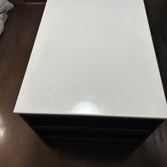 ダイニングテーブルの画像