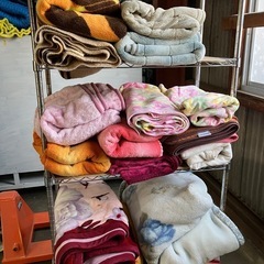 😺　養生毛布　厚手300円　薄手100円