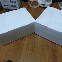 発泡スチロールの箱　8箱