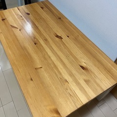 木目調テーブルの画像