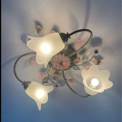 お安くお譲りします！コイズミ照明器具　定価84700円　お花　高級の画像