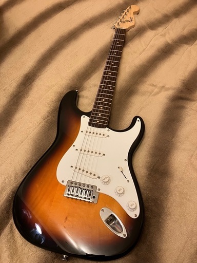 Squier スクワイア　ストラトキャスター　エレキギター　サンバーストカラー