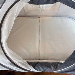 折り畳みベビーベッドの画像