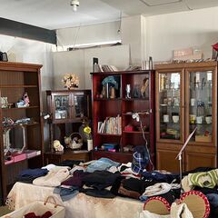 【無料】各種棚／店舗改装・新築建て替えに伴い、装飾品・備品・家具を譲渡いたします