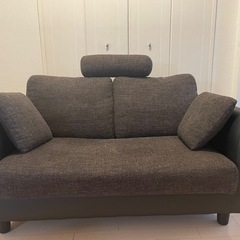 急ぎ《お譲りします》2人掛けソファー　オッドマン付きの画像