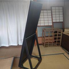 大きな鏡の画像