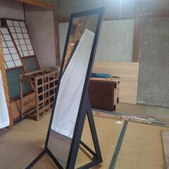 大きな鏡の画像