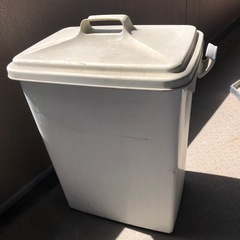 蓋付きゴミ箱　大型