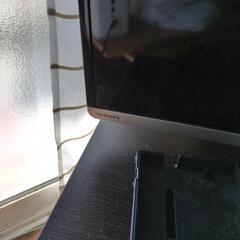 テレビとテレビ台の画像