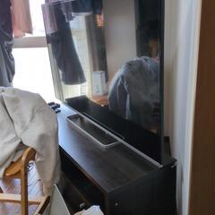 テレビとテレビ台の画像