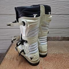 モトクロスブーツの画像