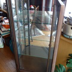 ガラスキャビネット　差し上げます！！の画像