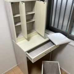 コンセント付き鏡台
の画像