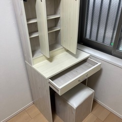 コンセント付き鏡台
の画像