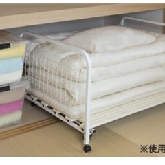 布団収納ラックの画像