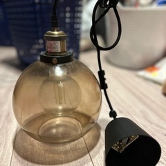 電気ランプ？傘？