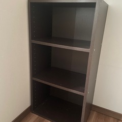 カラーボックス2つ、5,6畳分木目調マット、板