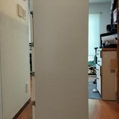 白いチェストの画像