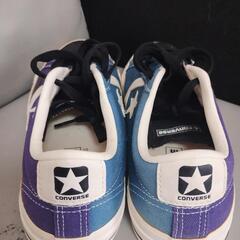 希少カラーCONVERSEスニーカーの画像