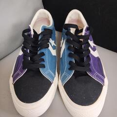 希少カラーCONVERSEスニーカーの画像