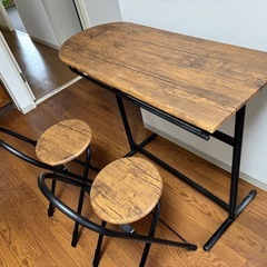 カウンターテーブルとイスのセット