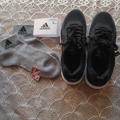 エアクッションスニーカーとadidasソックス おまけの画像