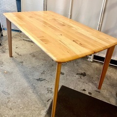 《売約済》【武蔵小山店】SALE価格  ニトリ 4Pダイニングテーブル 4人掛けダイニングテーブル 4人掛け  ダイニングテーブル  食卓 Nコレクション 4人 テーブル ビーチ材 無垢材 横幅135cm の画像