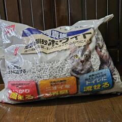 猫　トイレ砂。猫貴族　紙製の猫砂ホワイト　新品未使用