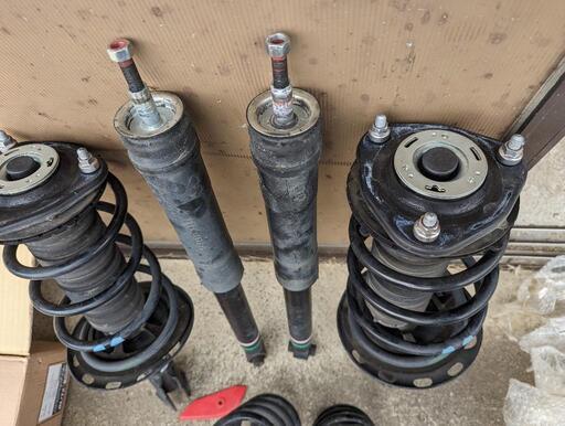 エスクァイア、ノア、８０系ハイブリッド純正足回り1台 エスクァイア、80系ハイブリッド、純正足回り